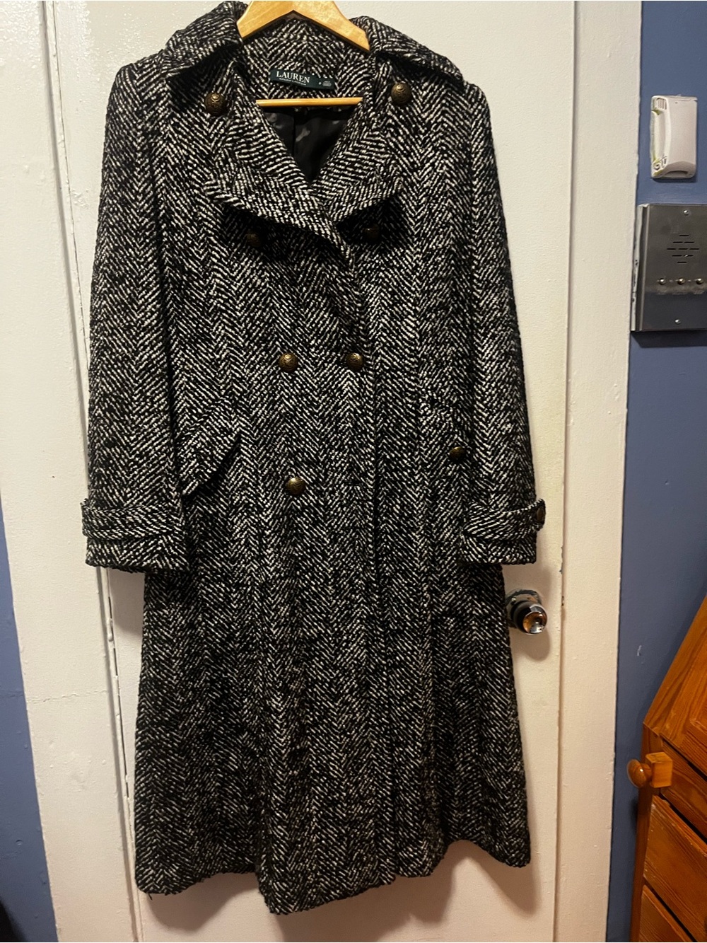 Ralph Lauren Black and White Herringbone Wool Double-Breasted Coat - Picture 6 of 11